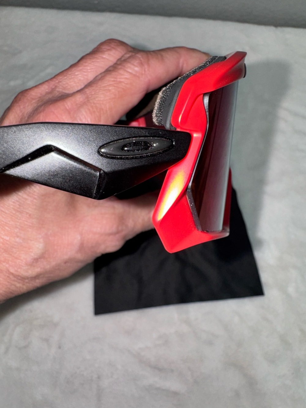 Red Ski/Snowboard Goggles - Picture 4 of 15